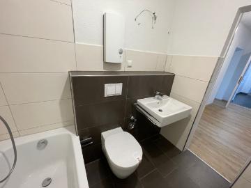 Modernisierte Balkonwohnung mit Wannenbad*gedämmtes Haus
