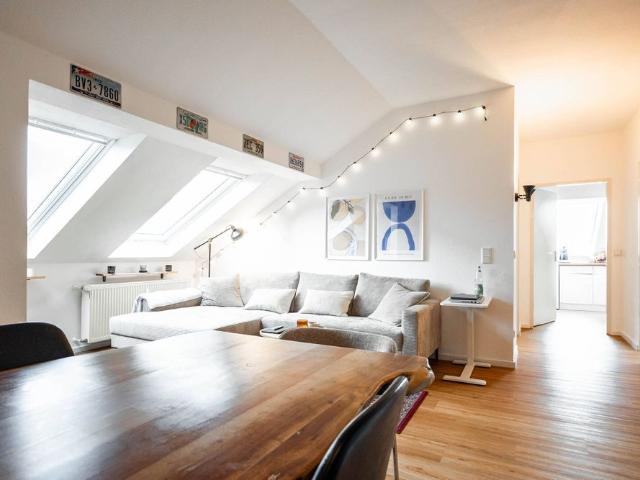 Modernisierte Dachgeschosswohnung mit neuer Einbauküche in Bielefeld Stieghorst