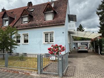 Modernisierte Doppelhaushälfte in Top Lage mit ausgebauter Garage