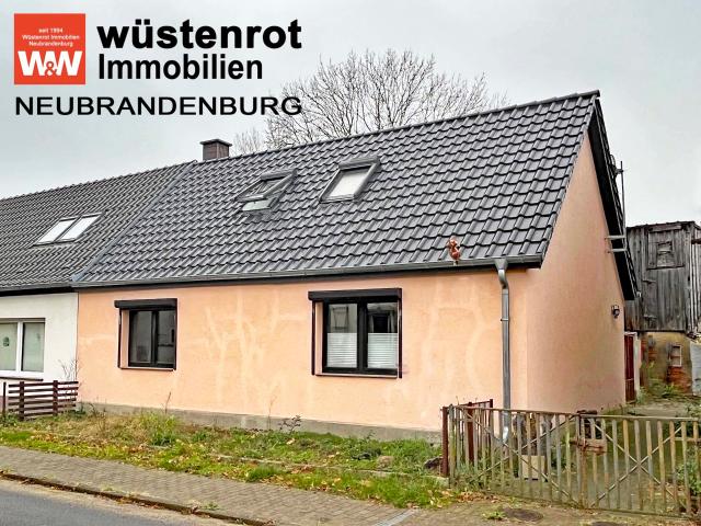 MODERNISIERTE DOPPELHAUSHÄLFTE MIT NEUEM DACH UND DOPPELGARAGE UND GARTENGRUNDSTÜCK