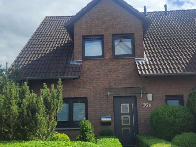 Modernisierte Doppelhaushälfte mit Einbauküche in Holle