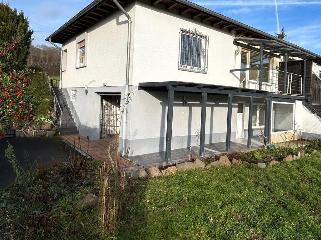 Modernisierte Doppelhaushälfte mit Einliegerwohnung