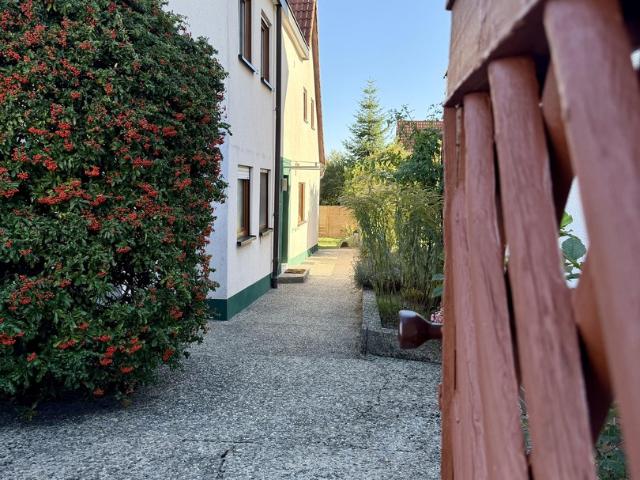 Einzugsbereit sanierte Doppelhaushälfte mit Garten – 100 m² Wohnfläche, Garage in Zirndorf