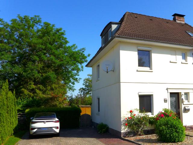 Modernisierte Doppelhaushälfte mit Garten in guter Wohnlage