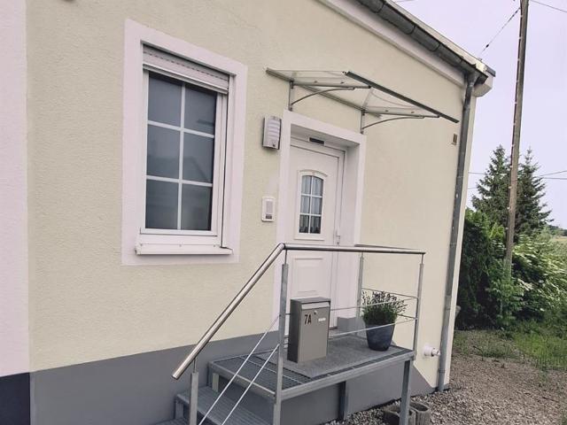 Modernisierte Doppelhaushälfte mit Terrasse in Kissendorf