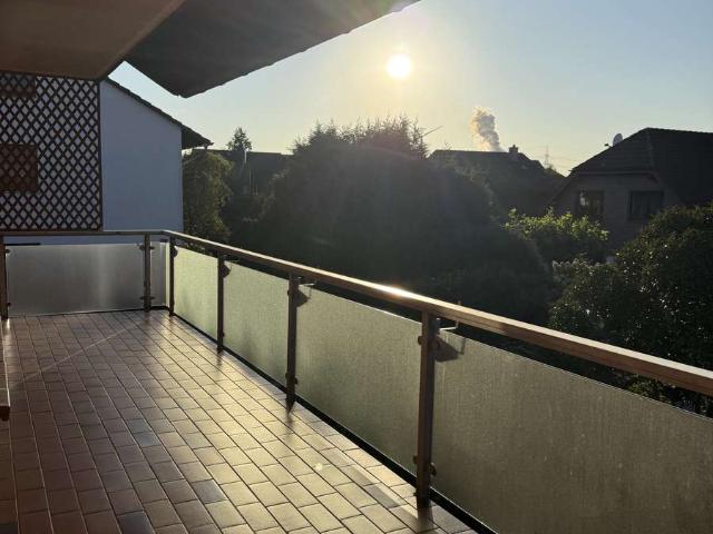 Modernisierte ETW mit schicker EBK, sonnigem Balkon und einer Garage mit Stellplatz davor