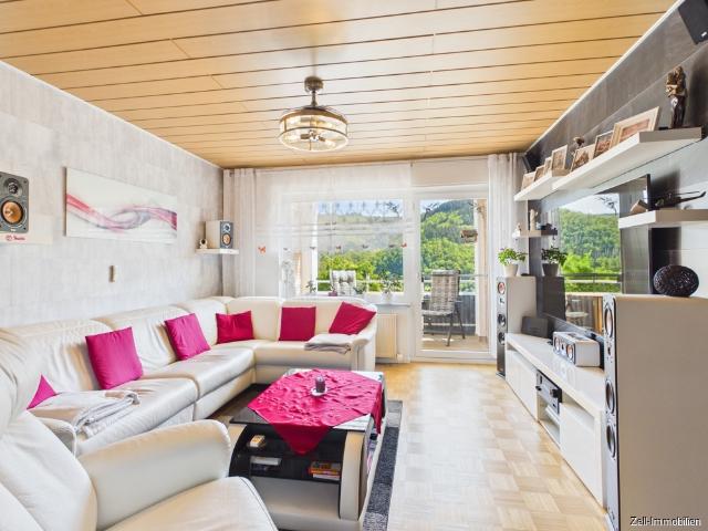 Modernisierte Eigentumswohnung in gepflegtem Mehrfamilienhaus mit Garage und toller Einbauküche