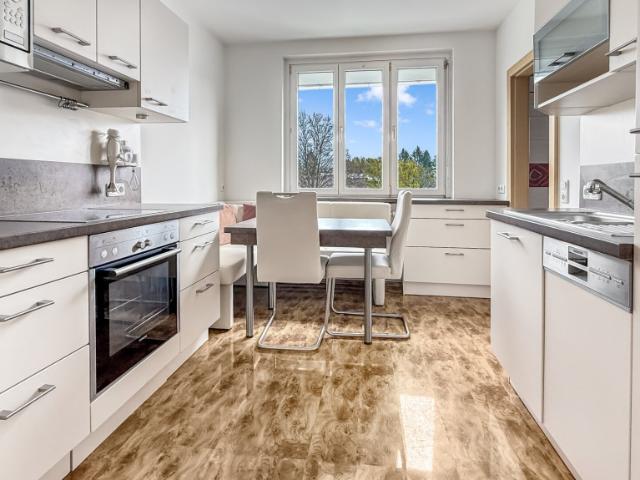 Modernisierte eigentumswohnung mit balkon in zentraler lage von hartberg