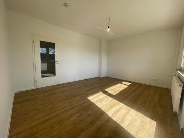 Modernisierte Erdgeschosswohnung mit Balkon und Tageslichtbad