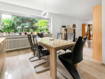 Modernisierte Erdgeschosswohnung mit Kamin, Massagedusche & privatem Garten Wohnen mit Stil