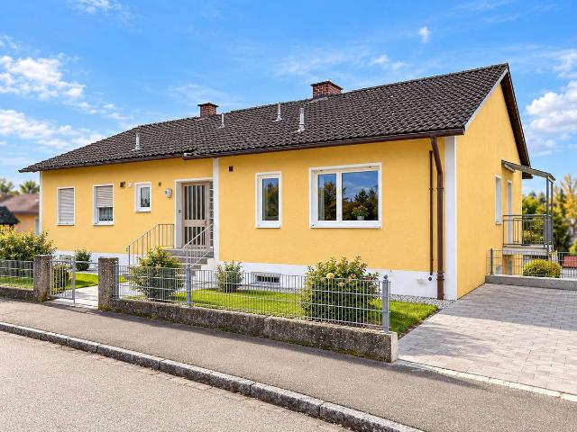 Modernisierte Erdgeschosswohnung mit zwei Zimmern, neuer Küche und schönem Ausblick in Oberdolling