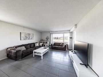 Modernisierte 4.5 Zimmer Wohnung mit grosszügigem Balkon und Weitsicht