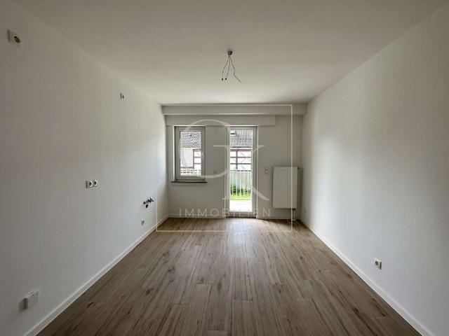 Modernisierte großzügige 4 Zimmer Wohnung mit Balkon & Gäste WC