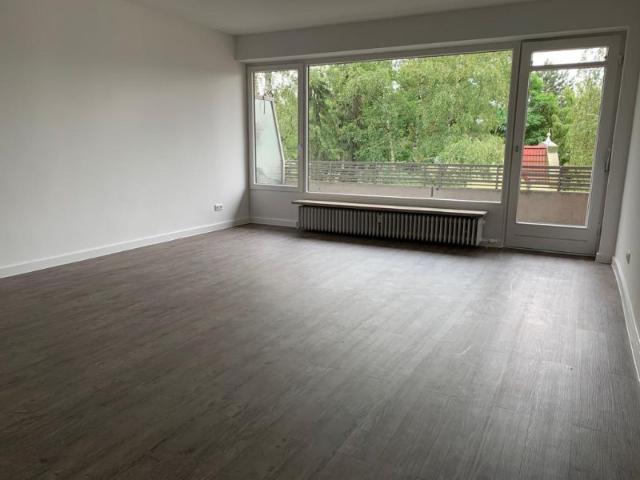Modernisierte, helle 1 Zimmer Wohnung mit großem Balkon