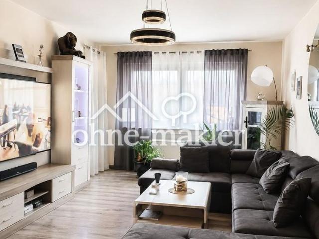 Modernisierte helle 2,5 Zimmer Wohnung mit Balkon