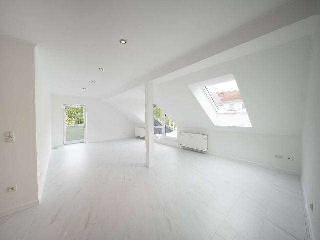 Modernisierte, helle 3 Zimmer Wohnung mit Loggia und Gartennutzung