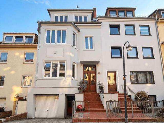 Modernisierte & Sanierte Wohnung mit großer Terrasse in der Östlichen Vorstadt!