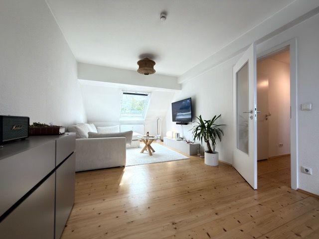 Modernisierte Single Wohnung mit tollem Dielenboden