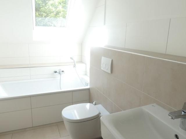 Modernisierte Single Wohnung mit tollem Dielenboden