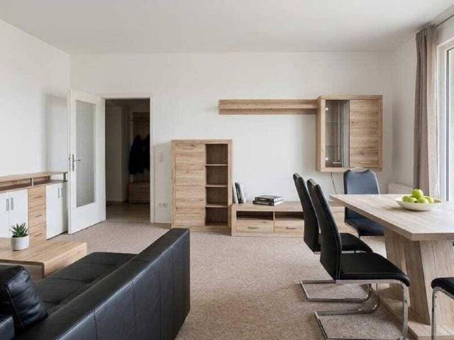 Modernisierte Top 2 Zimmer Wohnung mit Fernblick & Loggia