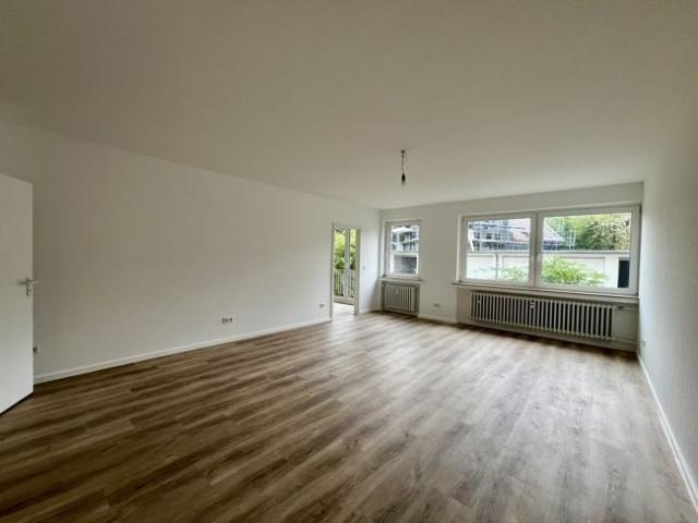 Modernisierte und frisch renovierte 3 Zimmer Wohnung mit modernem Duschbad in zentraler Lage