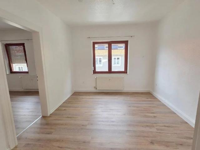 Modernisierte und gepflegte 2 Zimmer Wohnung mit Balkon