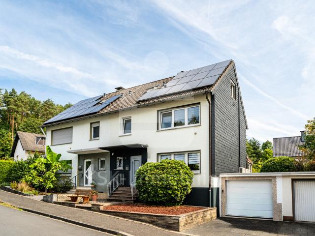 Modernisierte und gepflegte Doppelhaushälfte mit Garten und Terrasse in Siegburg Kaldauen!