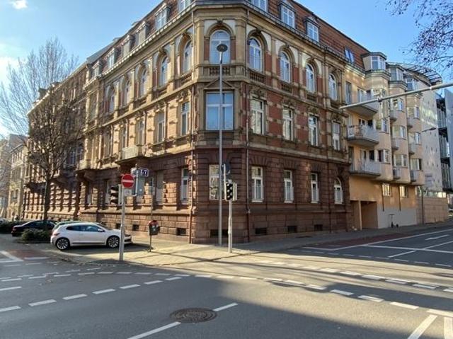 Modernisierte und großzügige 1 Zimmerwoh.