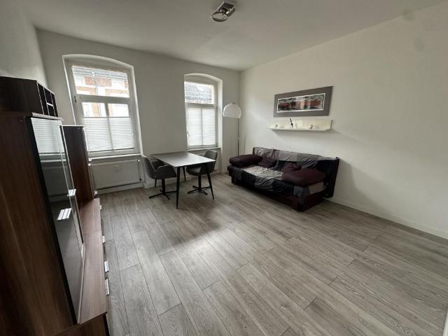 Modernisierte und möblierte 2 Raum Wohnung in Gera Pforten – Frisch saniert und bezugsbereit!