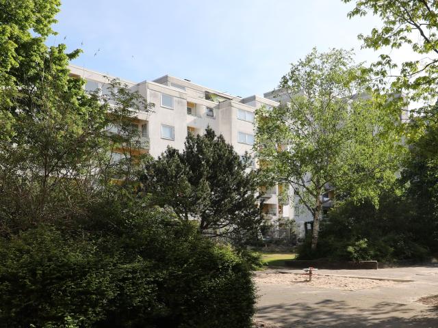 Modernisierte Wohnung mit Dusche, Balkon und Garten / EG links