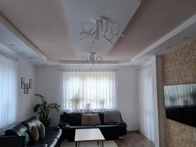 Modernisierte Wohnung mit guter Verkehrsanbindung und viel Tageslicht