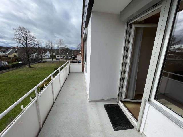 Modernisierte Wohnung mit vier Zimmern sowie Balkon und Einbauküche in Salzgitter