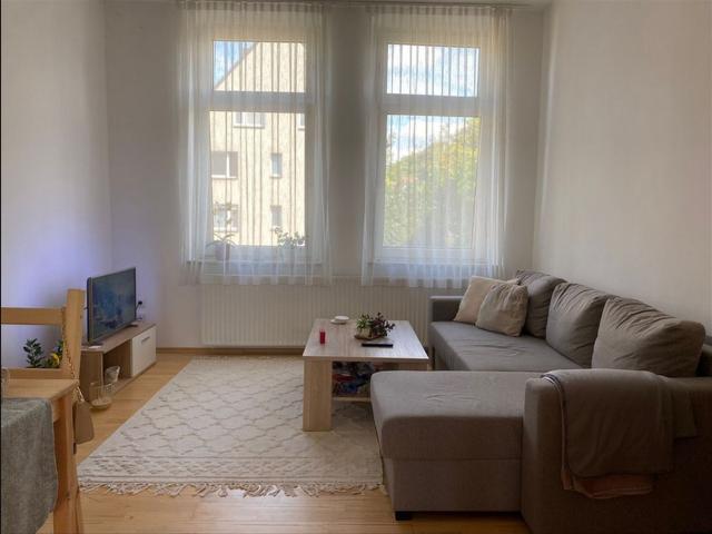 Modernisierte Wohnung mit zwei Zimmern und EBK in Bochum