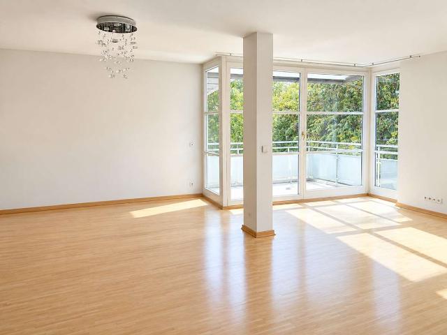Modernisierte Wohnung mit 4 Zimmern in München Perlach