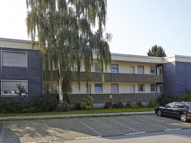 Modernisierte 1 Zimmer Wohnung mit Loggia und Blick ins Grüne