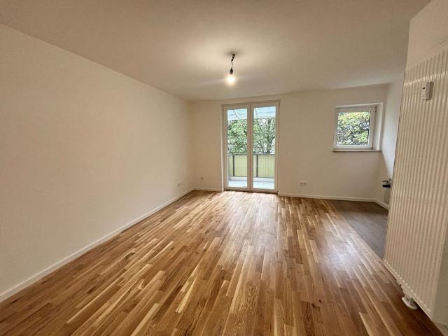 Modernisierte 2,5 Zimmer Wohnung mit Balkon in Moosach