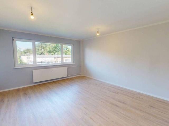 Modernisierte 2,5 Zimmer Wohnung mit BALKON und EBK in Berlin Lichterfelde