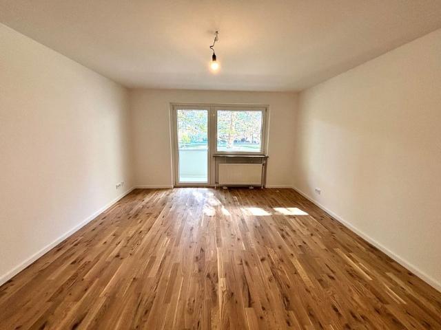 Modernisierte 2,5 Zimmer Wohnung mit Süd Loggia zentral in Perlach