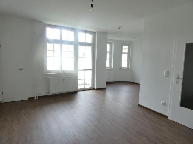 Modernisierte 2 Zi Wohnung im beliebten Luisenhof mit Loggia sucht neuen Bewohner