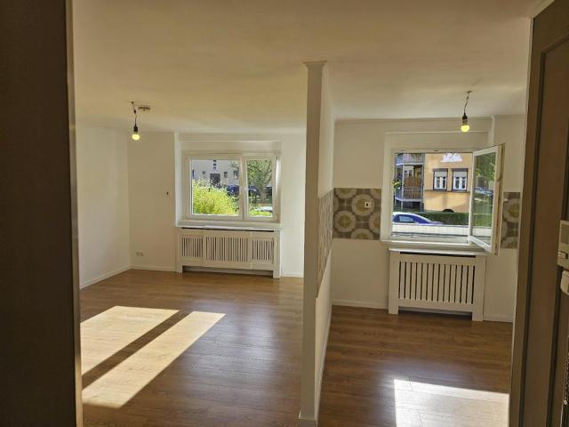 Modernisierte 2 Zi Wohnung m. Balkon – ruhig & grün in Zehlendorf