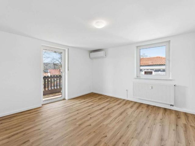 Modernisierte 2 Zi. Wohnung mit großem Balkon & Weiherblick – sofort bezugsfertig
