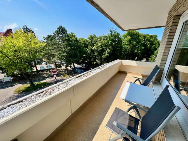 Modernisierte 2 Zi. Wohnung mit großer Süd /West Loggia & Aufzug – strandnah in Döse