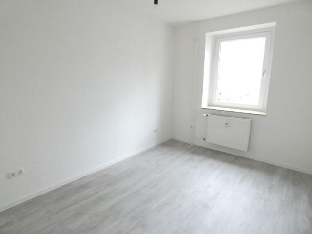 Modernisierte 2 Zi Wohnung mit Loggia in beliebter Lage von Frohnhausen