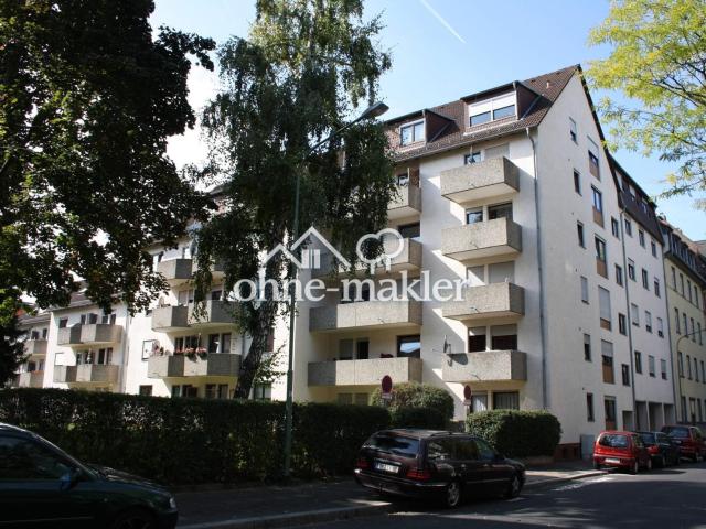 Modernisierte 2 Zimmer Erdgeschosswohnung mit Balkon, Tiefgarage