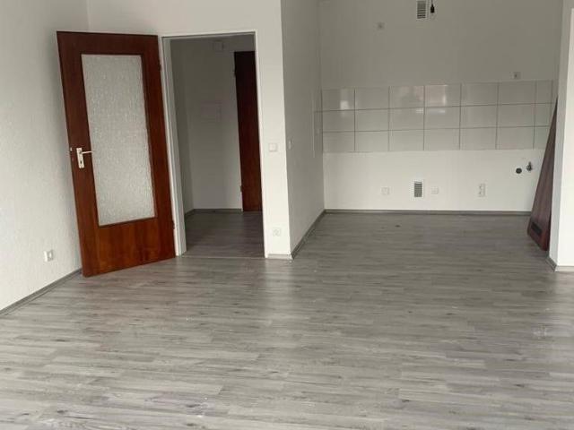 Modernisierte 2 Zimmer Wohnung gegenüber Allee Center!