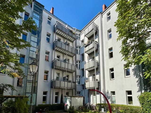 Modernisierte 2 Zimmer Wohnung im Altbau im Brunnenviertel/Gesundbrunnen mieten, Balkon, ca. 73 m²