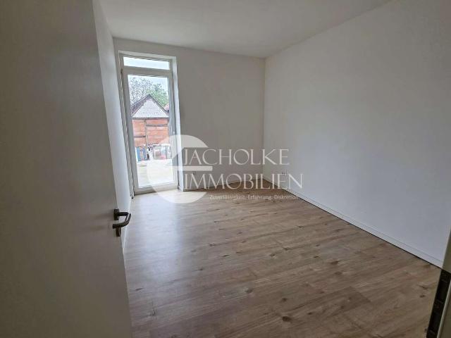 Modernisierte 2 Zimmer Wohnung im EG rechts – zentral, sofort verfügbar