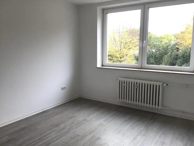 Modernisierte 2 Zimmer Wohnung mit Balkon