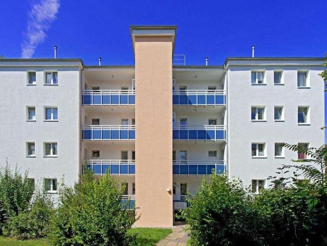 Modernisierte 2 Zimmer Wohnung mit Balkon und schönem Bad!