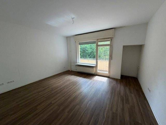 Modernisierte 2 Zimmer Wohnung mit Balkon ideal für Paare oder Singles Musterbilder